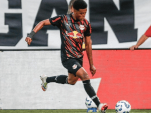 Tratamento de Malformação Arteriovenosa Cerebral em Jogador do Bragantino