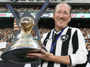 Decisão judicial proíbe John Textor de vender jogadores do Botafogo