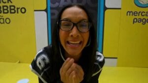 Impacto emocional do cabelo: Maxiane do BBB 26 expõe ‘ferida’ no confinamento