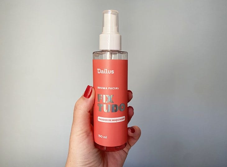 Testei o fixador de maquiagem Fix Tudo da Dailus