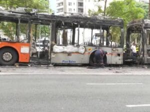 Incêndio em Ônibus articulado na avenida Rebouças em São Paulo